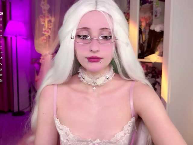 MiraJade live cam preview