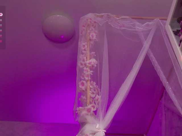 MiraJade live cam on BongaCams