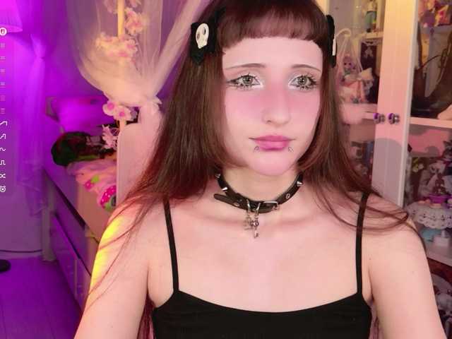 MiraJade live cam