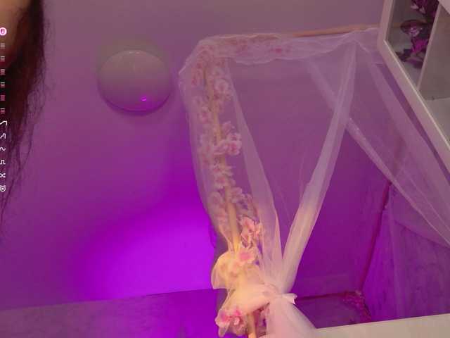 MiraJade live cam on BongaCams