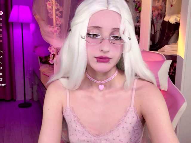 MiraJade live cam