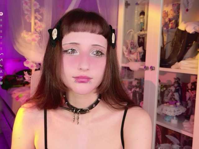 MiraJade live cam