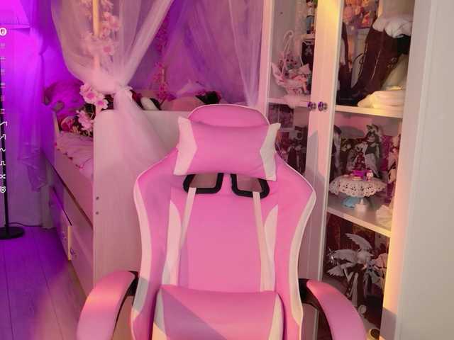 MiraJade live webcam show