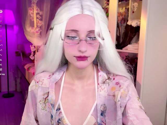 MiraJade live cam on BongaCams
