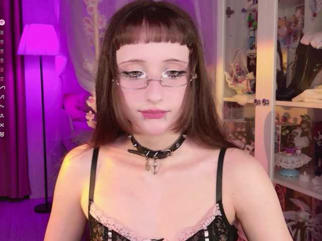MiraJade live cam on BongaCams