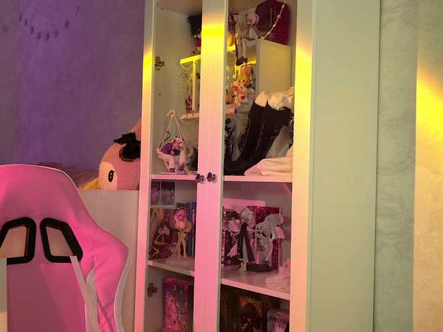 MiraJade's BongaCams show and profile