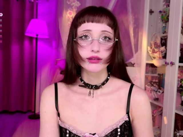 MiraJade live cam on BongaCams