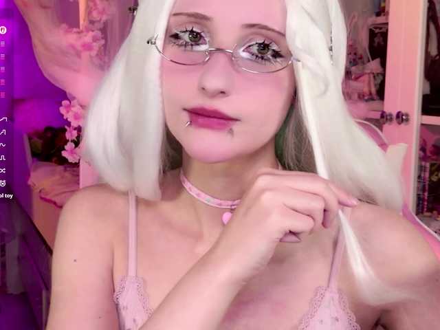 MiraJade live cam on BongaCams