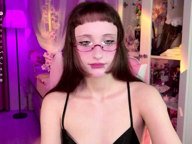 MiraJade live cam on BongaCams