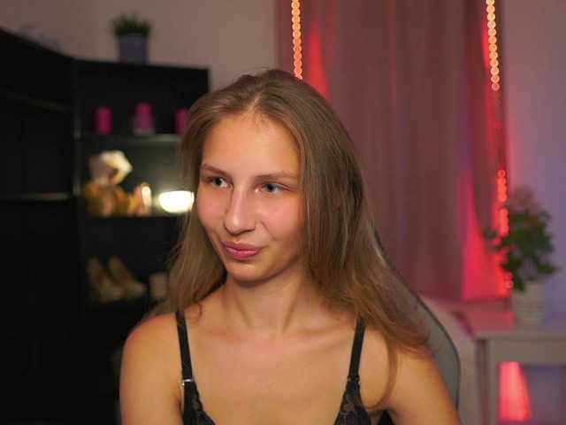 emmiemurray live cam on BongaCams
