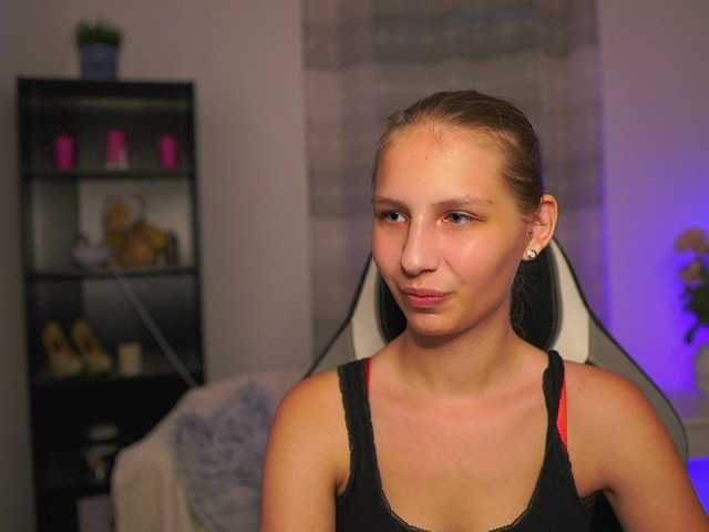emmiemurray live cam on BongaCams