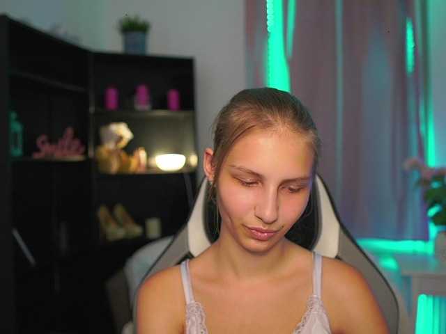 emmiemurray live cam on BongaCams