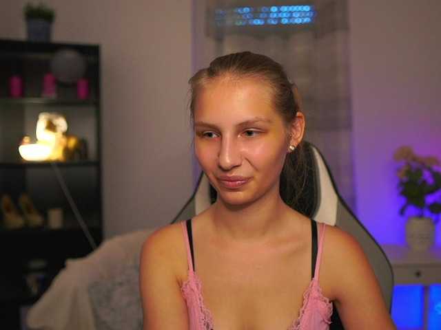 emmiemurray live cam on BongaCams