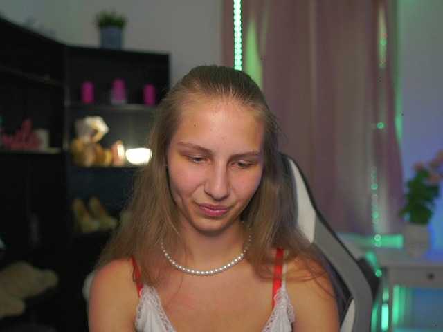 emmiemurray live cam on BongaCams