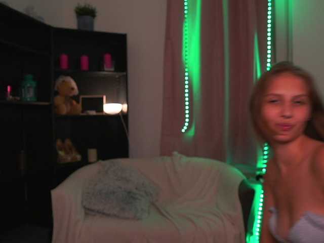 emmiemurray live cam on BongaCams