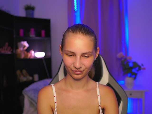 emmiemurray live cam on BongaCams