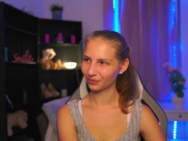 emmiemurray live cam on BongaCams