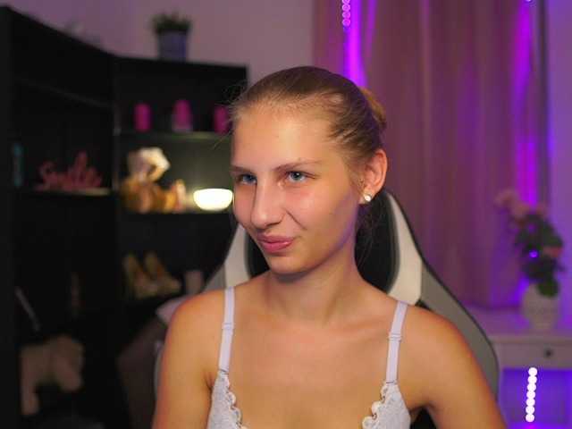 emmiemurray live cam on BongaCams