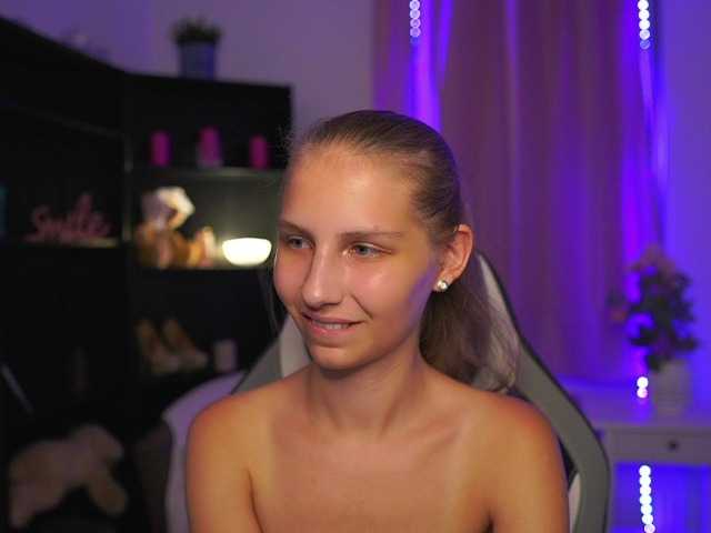 emmiemurray live cam on BongaCams