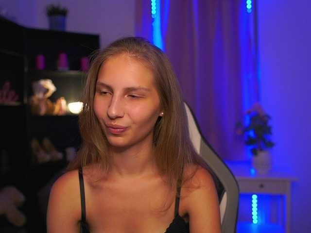 emmiemurray live cam on BongaCams