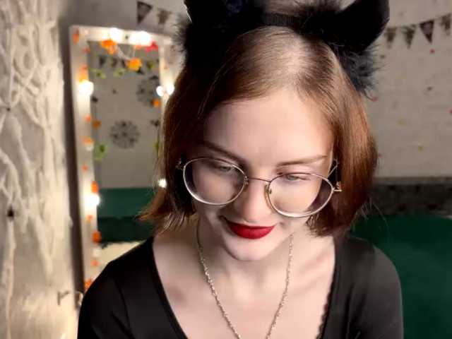 Chat with KittyNolick live cam