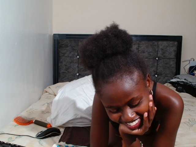 maxxinepetite live cam on BongaCams