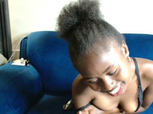 maxxinepetite live cam on BongaCams