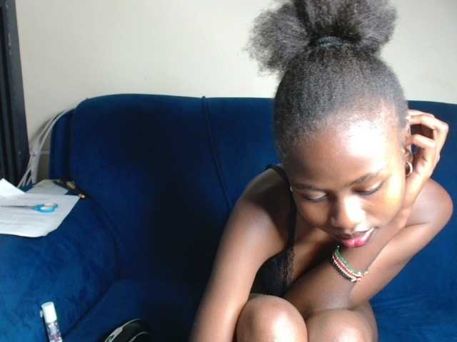 maxxinepetite live cam on BongaCams
