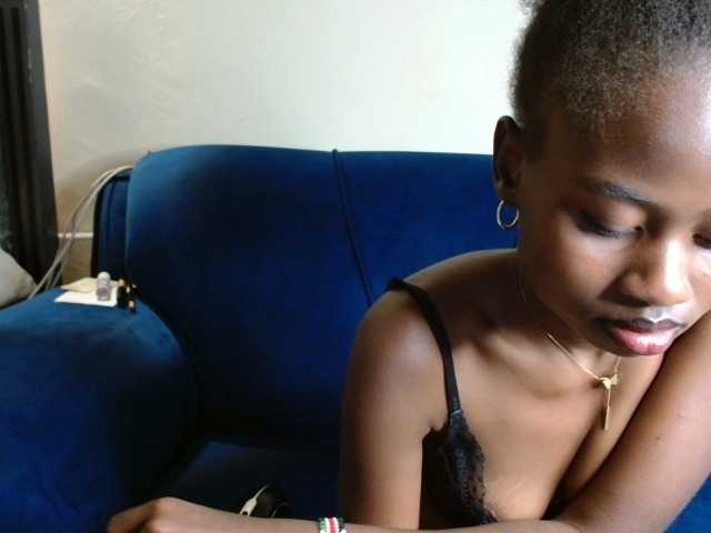 maxxinepetite live cam on BongaCams