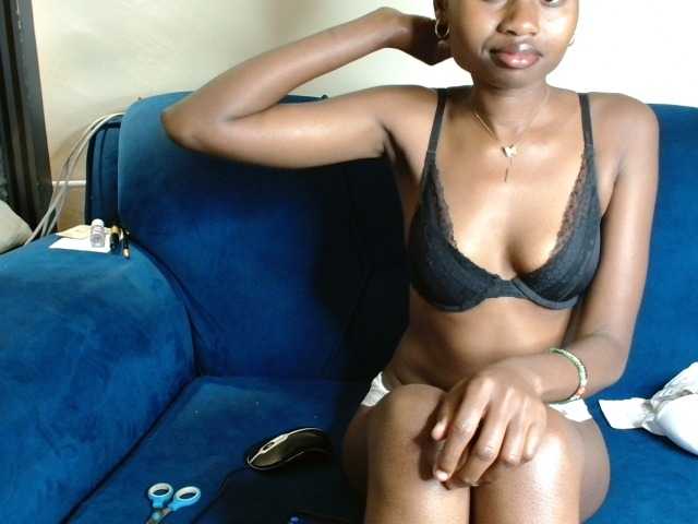 maxxinepetite live cam on BongaCams