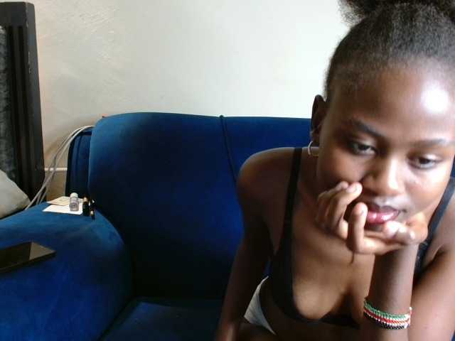 maxxinepetite live cam on BongaCams