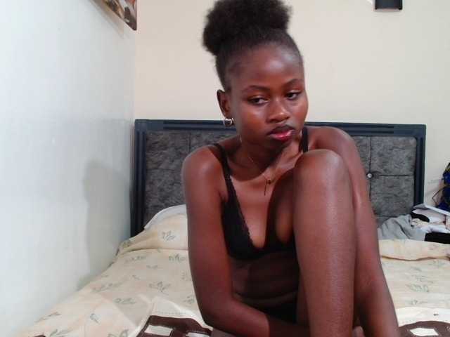 maxxinepetite live cam on BongaCams