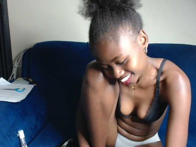 maxxinepetite live cam on BongaCams