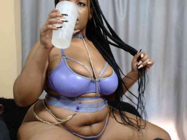 Queensavage webcam