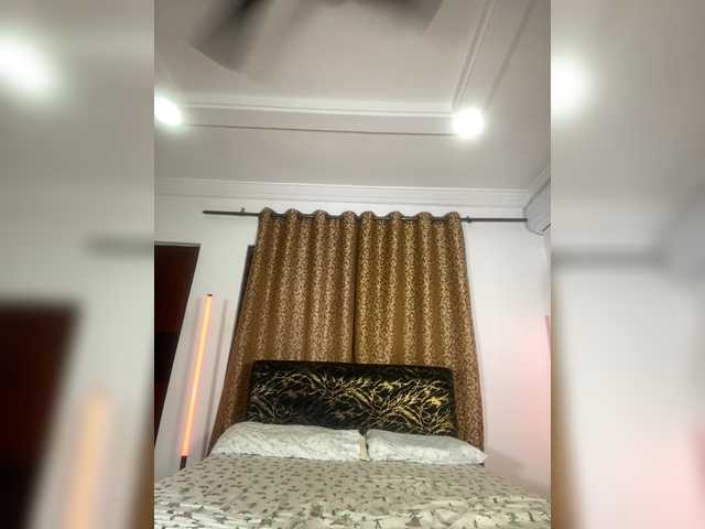 zolanooryi live cam preview