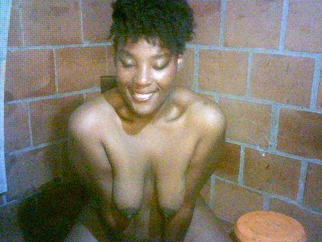 EmiliAddams live cam on BongaCams