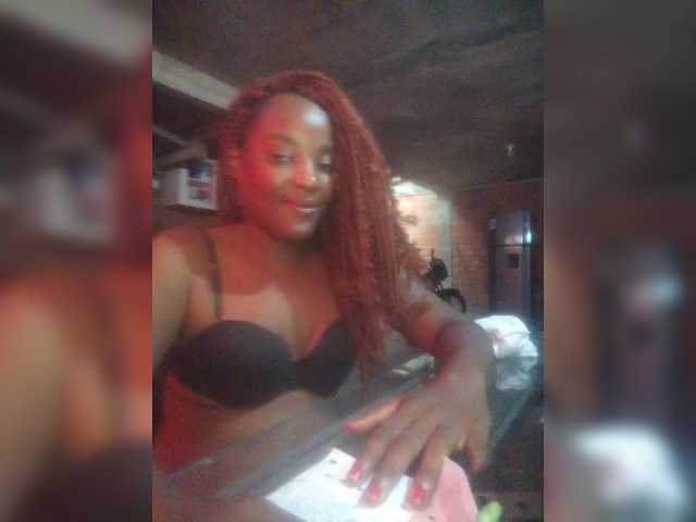 EmiliAddams live cam on BongaCams