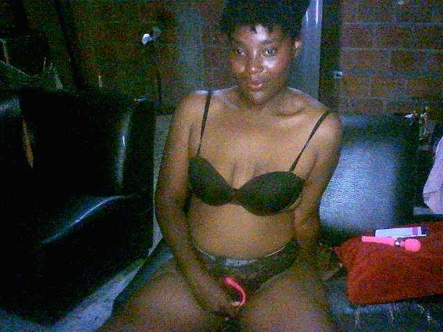 EmiliAddams live cam on BongaCams