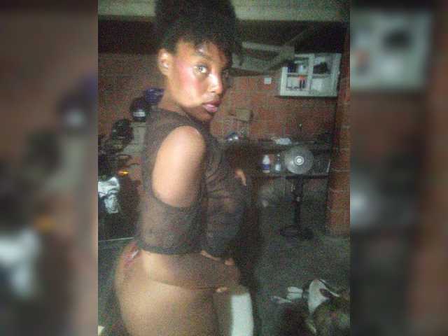 EmiliAddams live cam on BongaCams