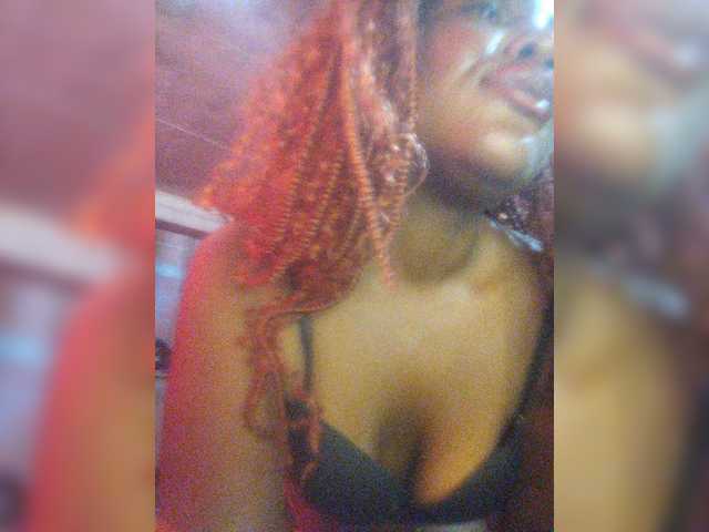 EmiliAddams live cam on BongaCams