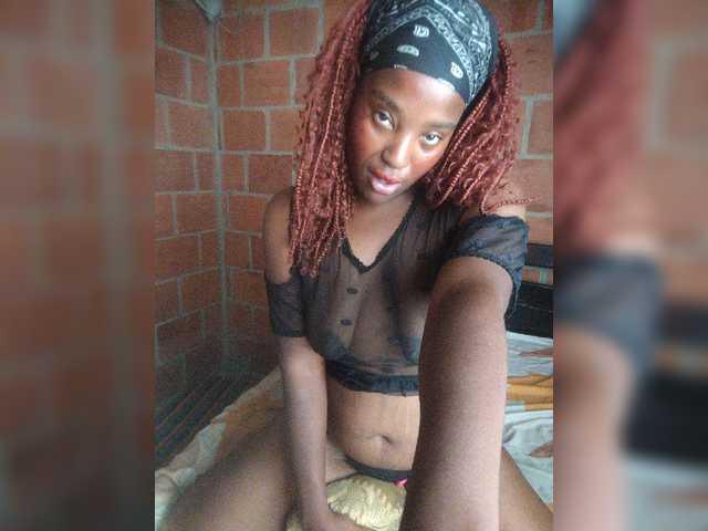 EmiliAddams live cam on BongaCams