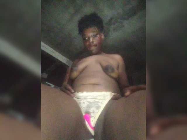 EmiliAddams live cam on BongaCams