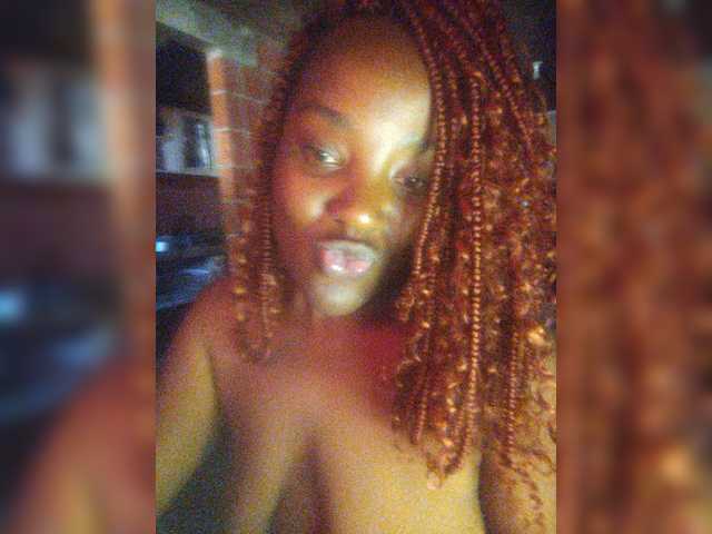 EmiliAddams live cam on BongaCams