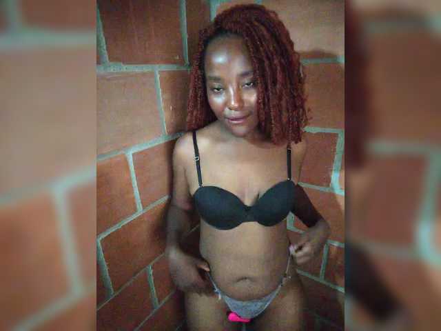 EmiliAddams live cam on BongaCams