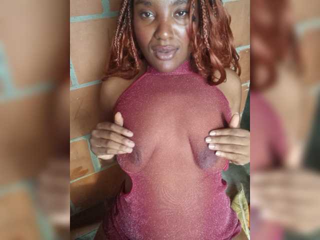 EmiliaBrava live cam preview