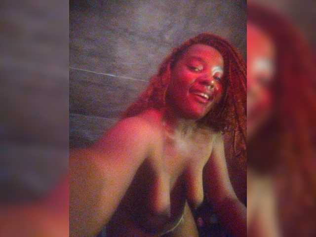 EmiliAddams live cam on BongaCams