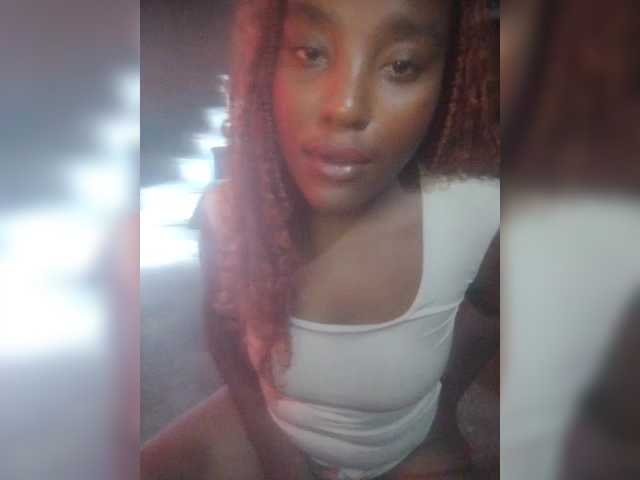 EmiliAddams live cam on BongaCams