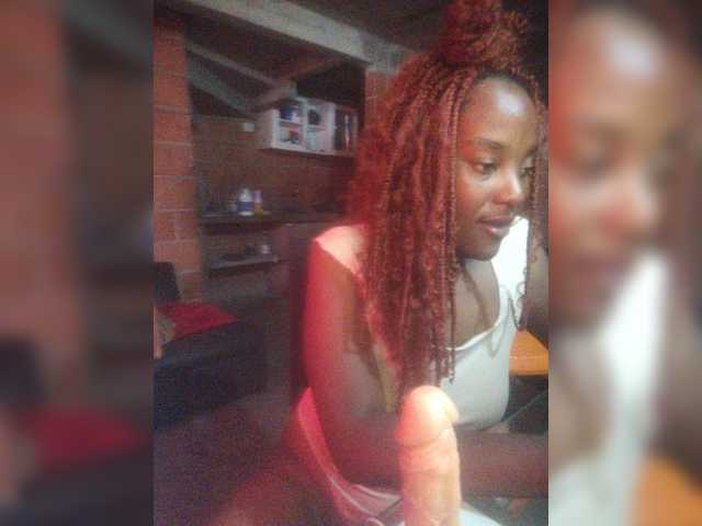 EmiliAddams live cam on BongaCams