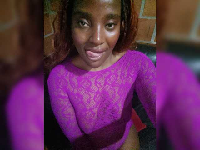 EmiliAddams, live now on BongaCams