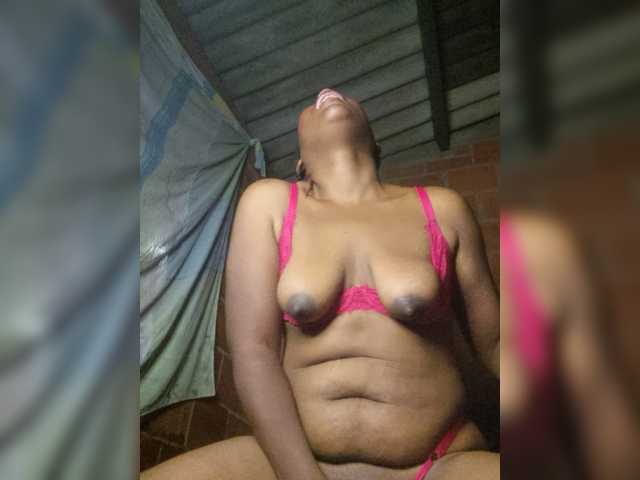 EmiliAddams live cam on BongaCams